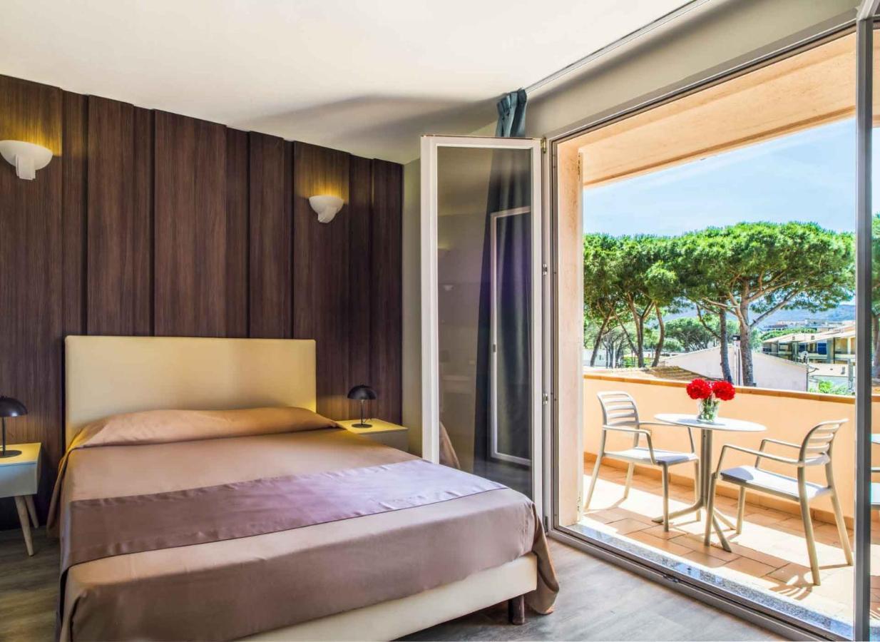 Hotel Riva Del Sole มารินา ดิ กัมโป ภายนอก รูปภาพ